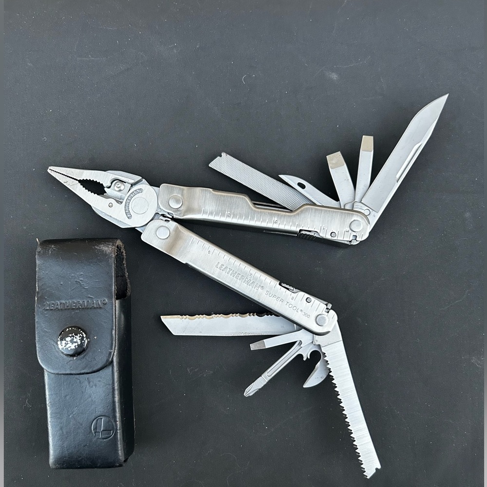 Leatherman “Super tool 300” Multi-Tool with Case
